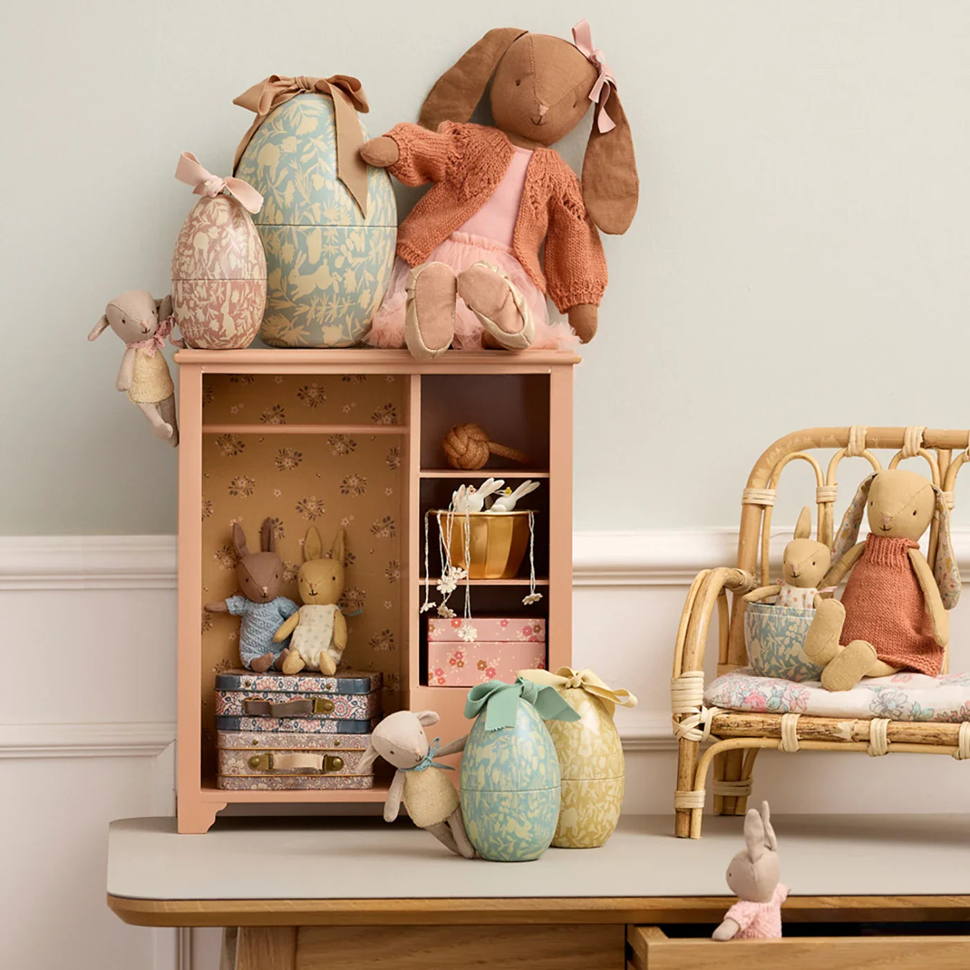 Easter egg with micro rabbit Wielkanoc