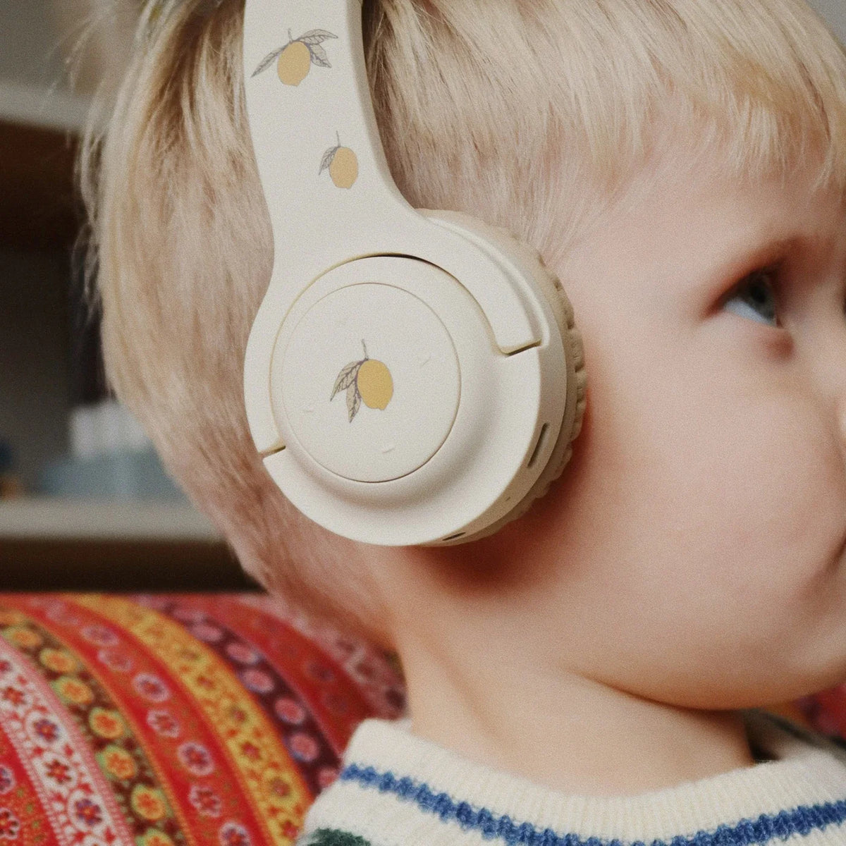 Headphones Słuchawki